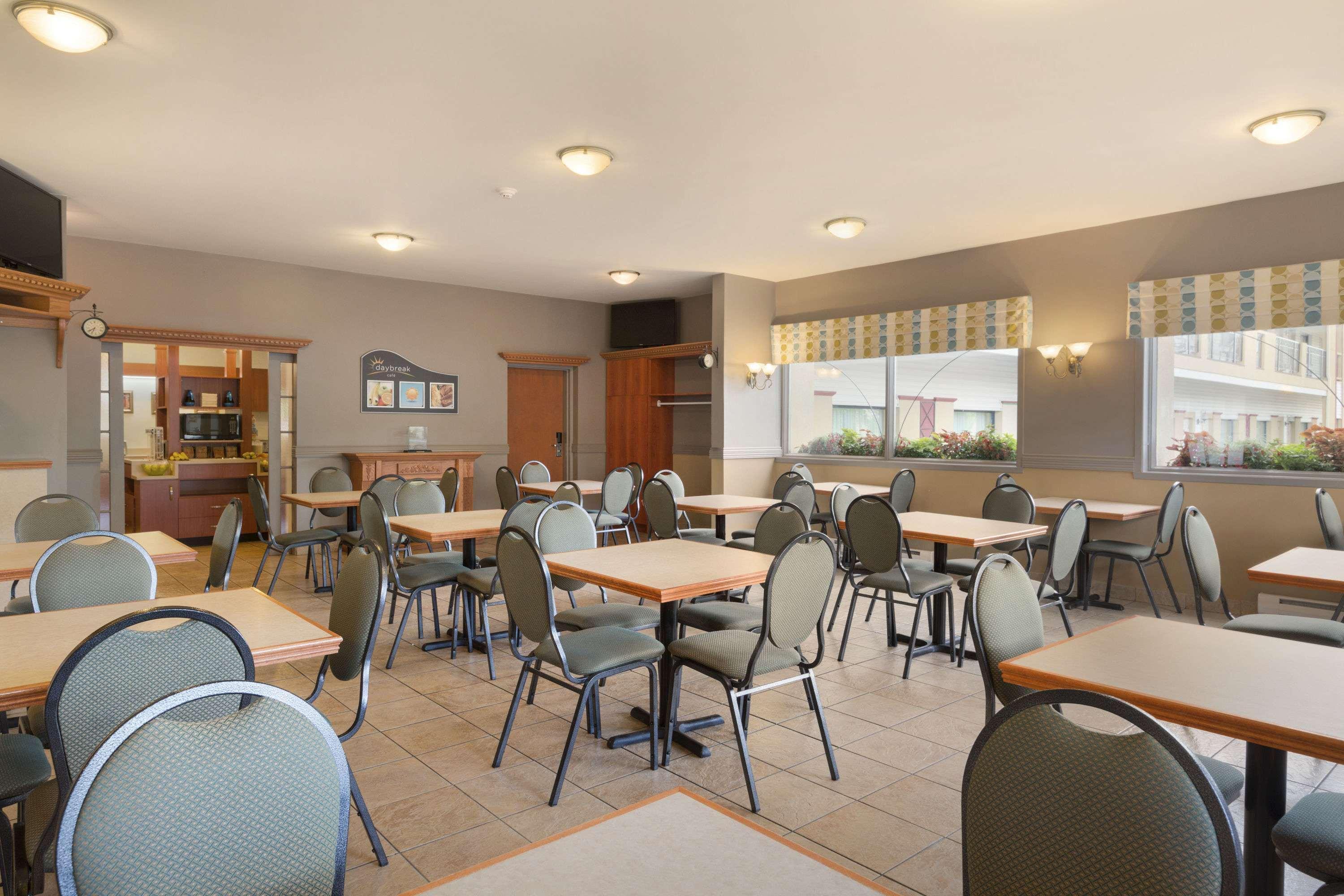 Days Inn By Wyndham Riviere-Du-Loup Ngoại thất bức ảnh