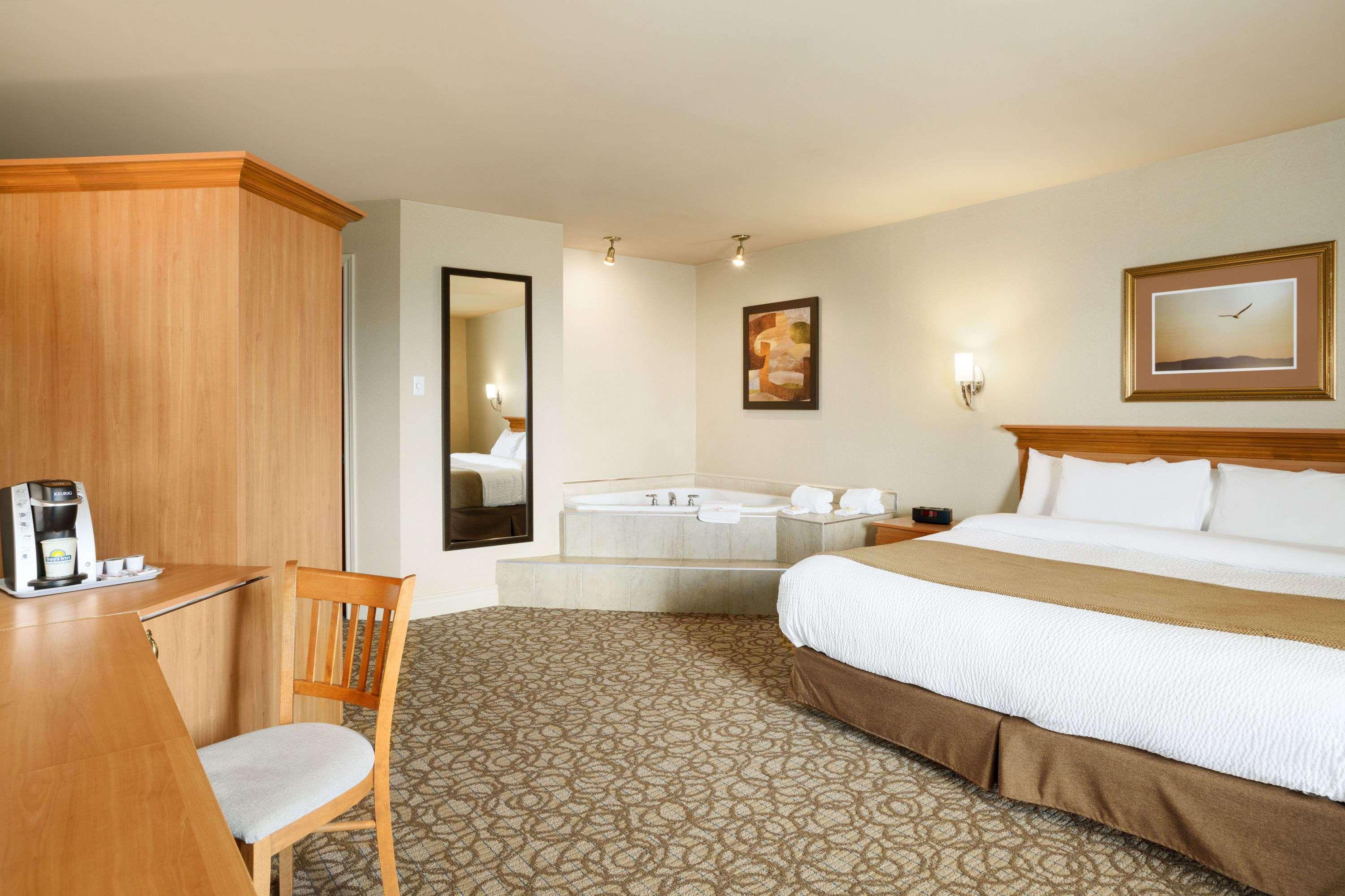 Days Inn By Wyndham Riviere-Du-Loup Ngoại thất bức ảnh